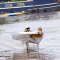 Cycling motion keeps hydrofoils upright during flight
