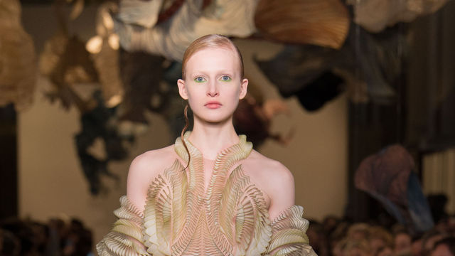iris van herpen uses laser cutting techniques to create 3D anamorphic  couture
