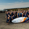 Studenten TU Delft en VU Amsterdam onthullen aerodynamische ligfiets die sneller moet gaan dan 121,8 km/uur.