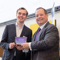 Stefan Buijsman receives Open Education Ambassador Award.