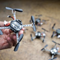 Zwerm kleine drones verkent onbekende omgeving